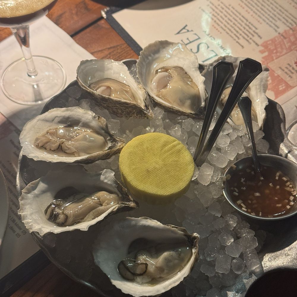 Café Chelsea - Oysters - French Near Me - New York, New York