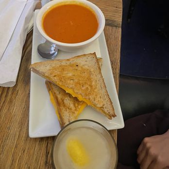 The Belmont - Grilled Cheese & Tomato Soup - American Near Me - Los Angeles, California