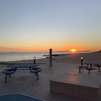 Pascagoula Beach Park - Parks Near Me - Pascagoula, Mississippi
