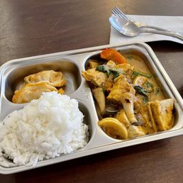 Red curry with tofu lunch special with gyoza / Dec. 2023 Red curry with tofu lunch special with gyoza / Dec. 2023