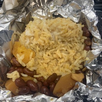 kokí - Steamed white rice with pink beans - Puerto Rican Near Me - Durham, North Carolina