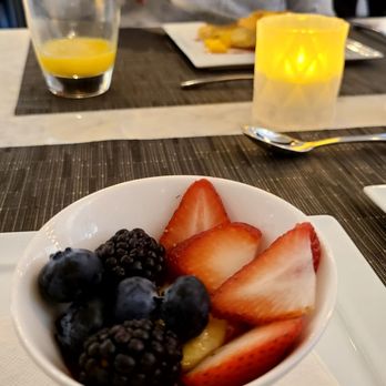 United Polaris Lounge - Lemon pudding - Airport Lounges Near Me - Houston, Texas
