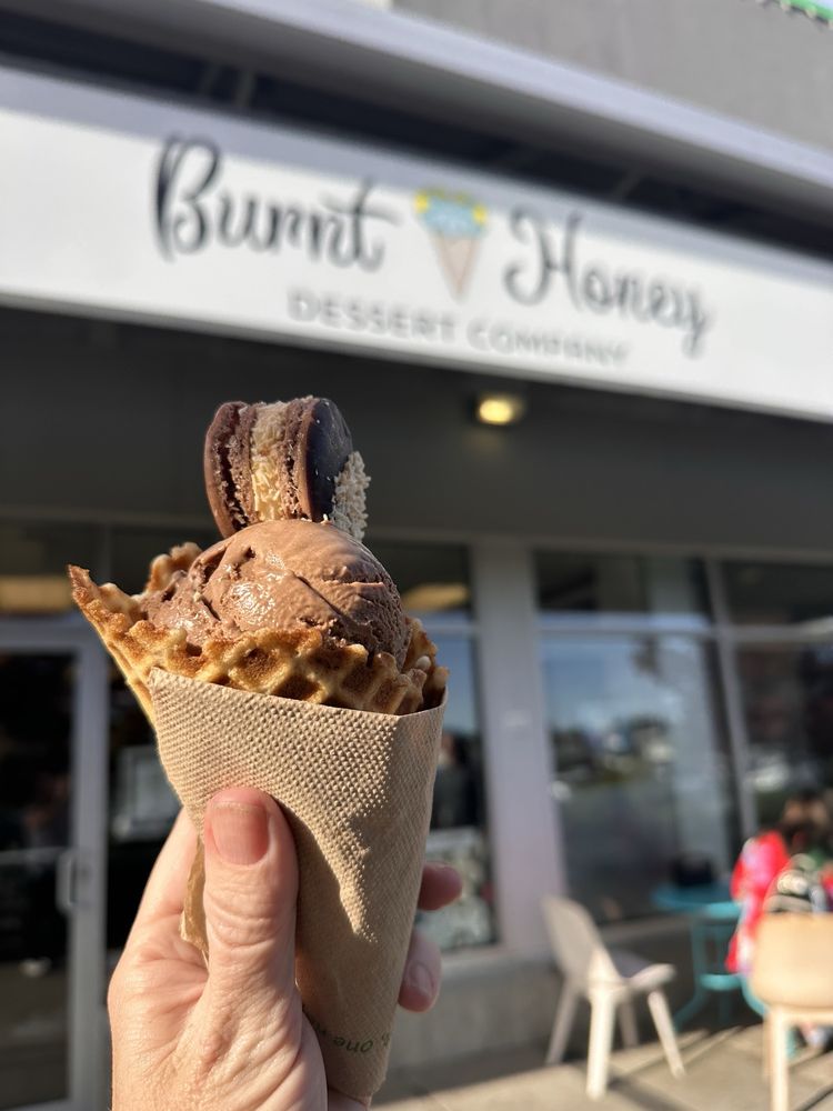 Burnt Honey Dessert Company Logo