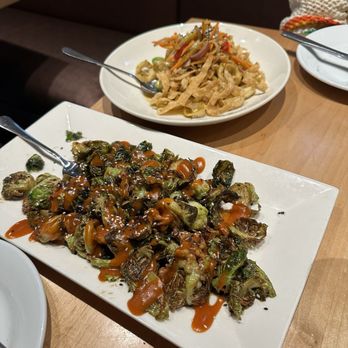 BB's - Fried Brussel Sprouts and Almond Crusted Calamari - New American Near Me - Jacksonville, Florida