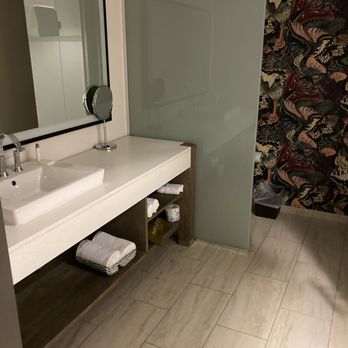 Hotel Tonnelle - Bathroom - Hotels Near Me - New Orleans, Louisiana