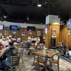Boardtown Pizza & Pints - Inside