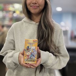 Gaming Giant - Aslinn's Favorite Game: Pokémon V Star Universe