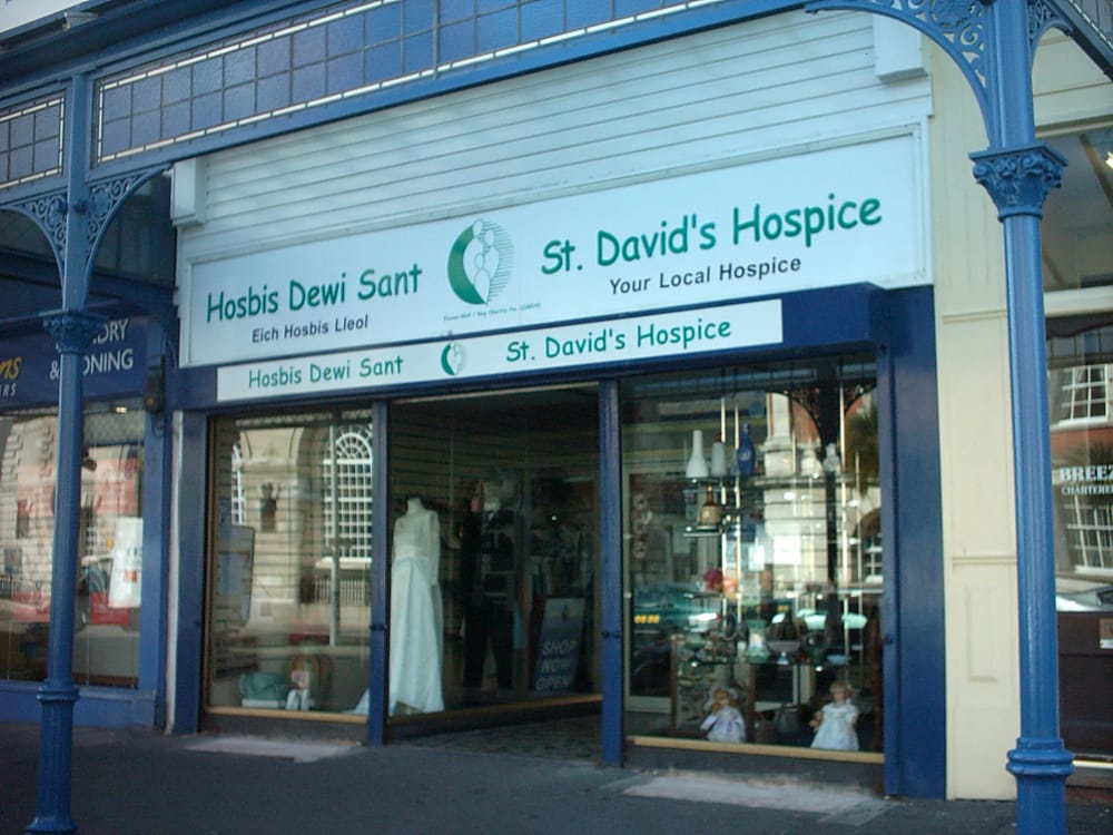 ST. DAVIDS HOSPICE CHARITY SHOP 19 Mostyn Avenue, Llandudno, Conwy