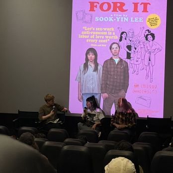 Laemmle Glendale - Cinema Near Me - Glendale, California