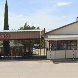 Howard's Drive Inn - Outside