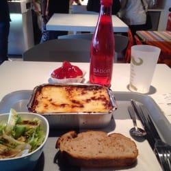 Charles Bonpain - Salade et tranche de pain de campagne offerts, grosse part de lasagnes saumon, tarte aux fraises et une badoit 50cl pour 12,5€.