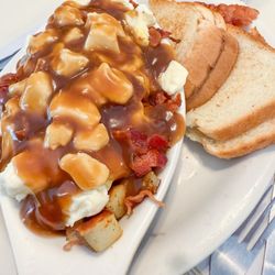 Chez Ben Diner - Breakfast Poutine