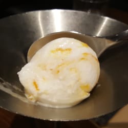 Zizzi - Scoop of coconut and mango sorbet (vegan)