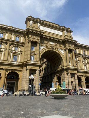 Piazza della Repubblica by null