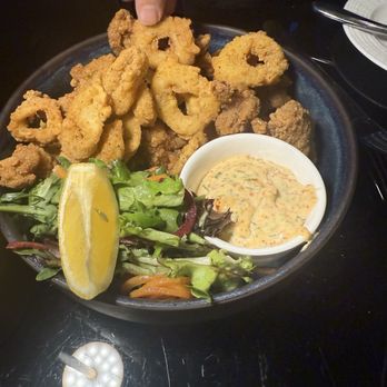 Bistro le Sam - Fried calamari - Canadian (New) Near Me - Quebec City, Quebec