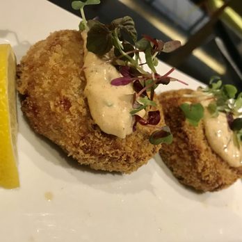 Elements Restaurant & Bar - Crab Cakes, meh - American Near Me - Monrovia, California