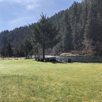 Eagle Rock Lodge - Bed & Breakfast Near Me - Vida, Oregon