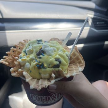 Cold Stone Creamery - Mega Minion Marshmallow Meltdown - Ice Cream & Frozen Yogurt Near Me - Santa Ana, California