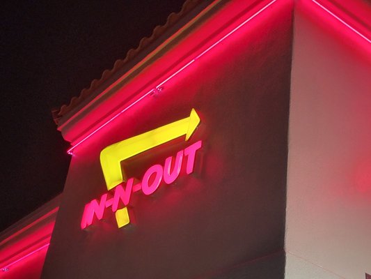In-N-Out Burger by null