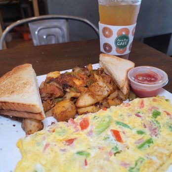 Java Day Cafe - Western Omelet Platter with White Toast & Home Fries - Coffee & Tea Near Me - Flushing, New York