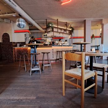 Volare - Die Einrichtung ist stilvoll und modern - Italian Near Me - Amsterdam, New Hampshire Volare - Die Einrichtung ist stilvoll und modern - Italian Near Me - Amsterdam, New Hampshire