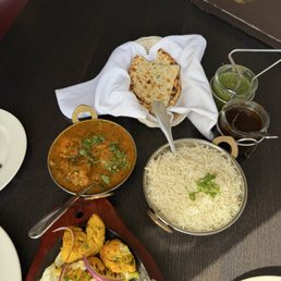 Chicken garlic malai kabab, chettinad chili curry, onion naan Chicken garlic malai kabab, chettinad chili curry, onion naan