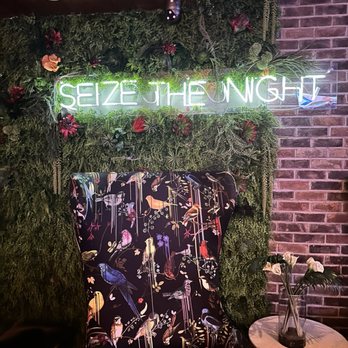 Monarch Rooftop - Lounges Near Me - New York, New York