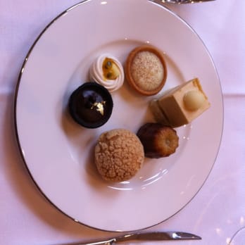 Mary Cassatt Tea Room - Desert bites 2 (picture taken by a highly cultured Philadelphia native with photographic prowess) - Tea Rooms Near Me - Philadelphia, Pennsylvania