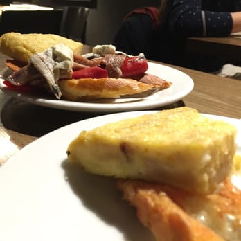 Ciutat Comtal - Montaditos con tortilla de patatas, y ventresca de atún con piquillo y anchoas - Tapas Bars Near Me - Barcelona, B Ciutat Comtal - Montaditos con tortilla de patatas, y ventresca de atún con piquillo y anchoas - Tapas Bars Near Me - Barcelona, B