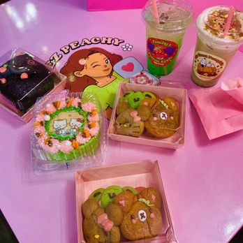 Chez Peachy - Custom Cakes Near Me - Tucson, Arizona