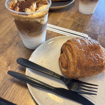 Rny Coffee Studio - Vienna latte and chocolate croissant - Cafes Near Me - Los Angeles, California Rny Coffee Studio - Vienna latte and chocolate croissant - Cafes Near Me - Los Angeles, California