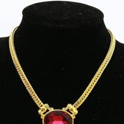 Encan West Island Auctions - Vintage 1970s Swarovski Crystal Necklace at Auction, Encan West Island Auctions