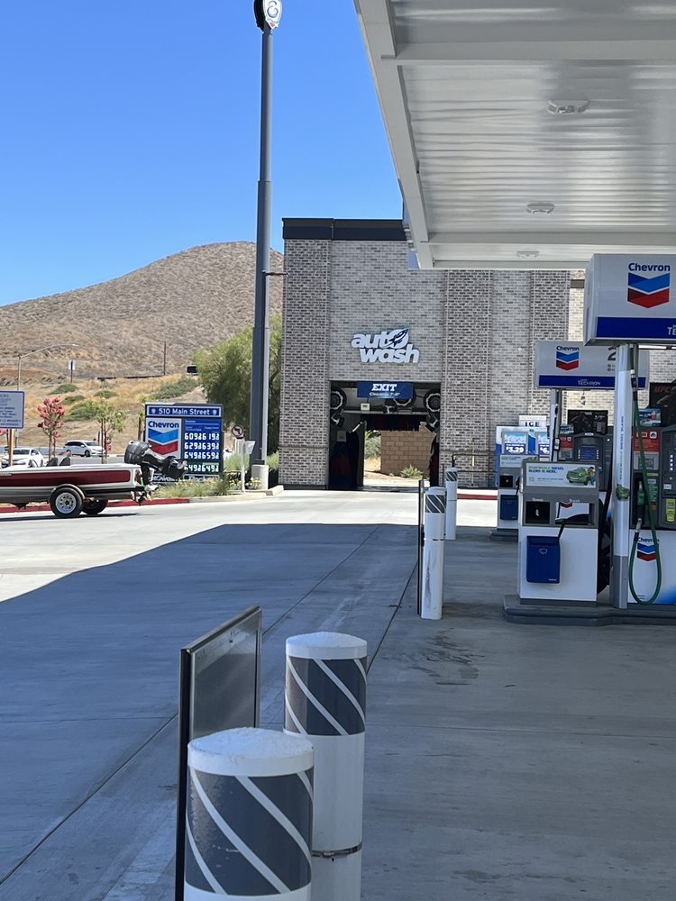 CHEVRON 14 Photos 510 N Main St, Lake Elsinore, California