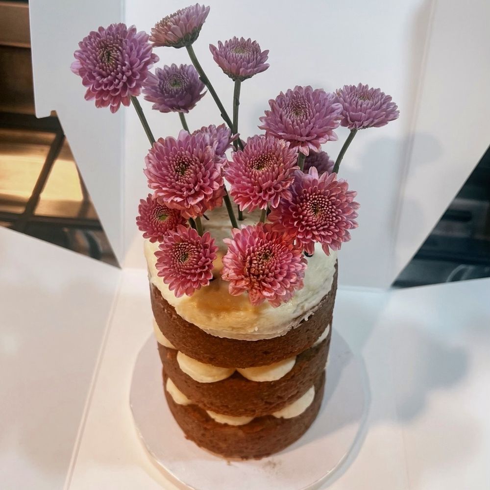 crème cake - Spice cake - Custom Cakes Near Me