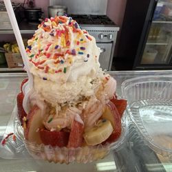 El Encanto Paleteria y Neveria - Bionico con yogurt y nieve