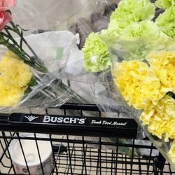 Busch's Fresh Food Market - Hopefully 2 weeks flowers. Yellow ones was $2 higher than others. Valentine Day mark up!!!!!