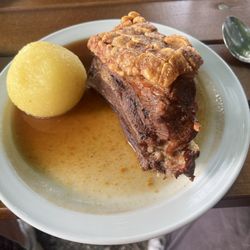 Spezial-Keller - Schweinekrustenbraten mit Knödel...
