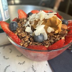 I Love Poke - Açaí bowl with peanut butter