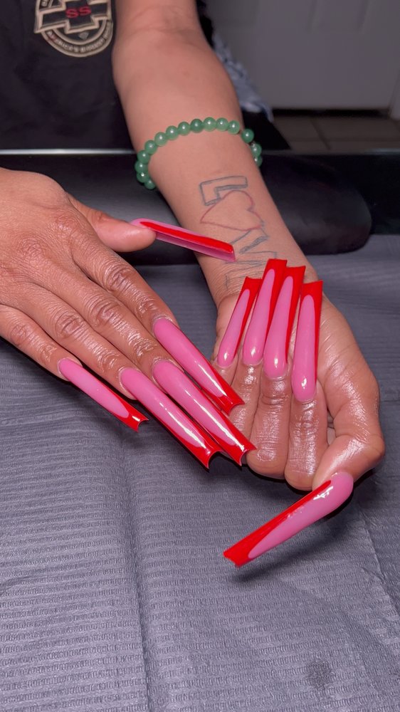 Yo Nails Fye Logo