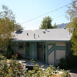 Sierra Gateway Cottages - The Sequoia, a two bedroom one bath rental option has a full kitchen private patio with grill