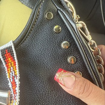 Golden Nail Bar - Poor design - Nail Salons Near Me - Union City, California