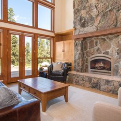 The Wolf Den - Floor-to-ceiling windows in the living room let guests soak in the views without leaving home.