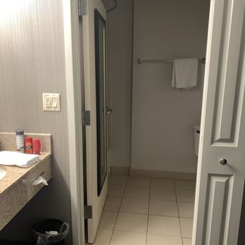 Courtyard by Marriott Akron Stow - Room 409 bathroom - Hotels Near Me - Stow, Ohio