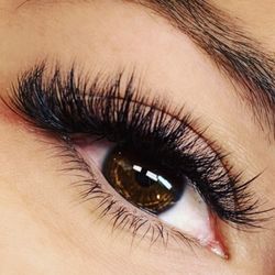 Hot Blinks Beauty Bar
