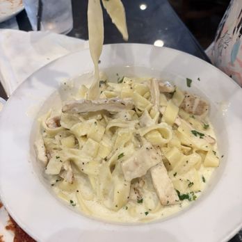 Eddie's Napolis Italian Bistro - Chicken Fettuccini Alfredo - Italian Near Me - Garland, Texas