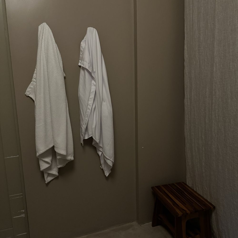 Scalp Sanctuary - A warm and cooling towel option prior to your service. - Blow Dry/Out Services Near Me - Pasadena, California