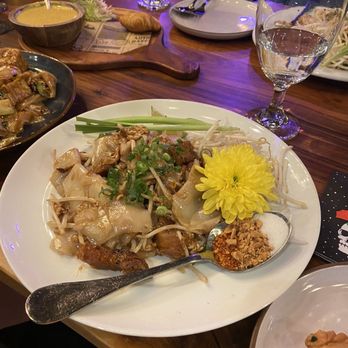 Temsib Eatery & Bar - Pork belly pad Thai - Thai Near Me - Bellevue, Washington