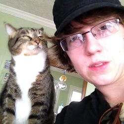 Sunset Motor Lodge - Me and the lovely kitty in the front office!