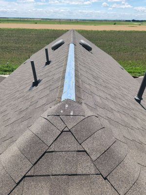 Tomahawk Construction and Roofing Logo