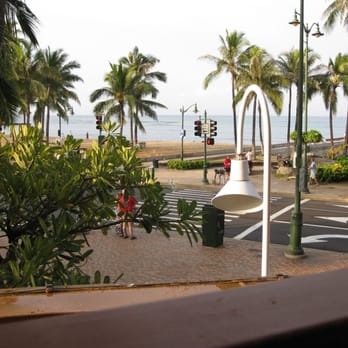 Lulu's Waikiki - 2/11- view of the beach from our seats, noticed a few others with similar shots - Burgers Near Me - Honolulu, Hawaii